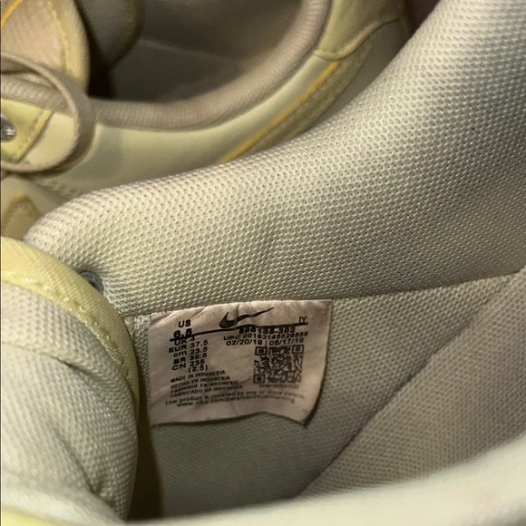Nike Air Force 1 Low Sneakers in Light Yellow - Picture 2 of 3